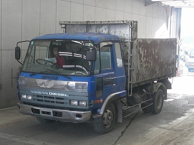 Nissan Diesel 2010Рі