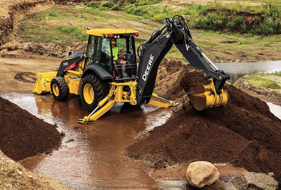 Работа экскаватора погрузчика свежие. John Deere 710l Backhoe. Экскаватор-погрузчик John Deere 325к. John Deere 710. John Deere погрузчик.