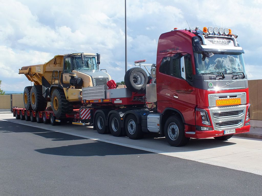 Негабаритные перевозки. Volvo FH 750 8x4. Volvo FH 16 750 трал. Volvo fh16 с тралом. Volvo FH С тралом.