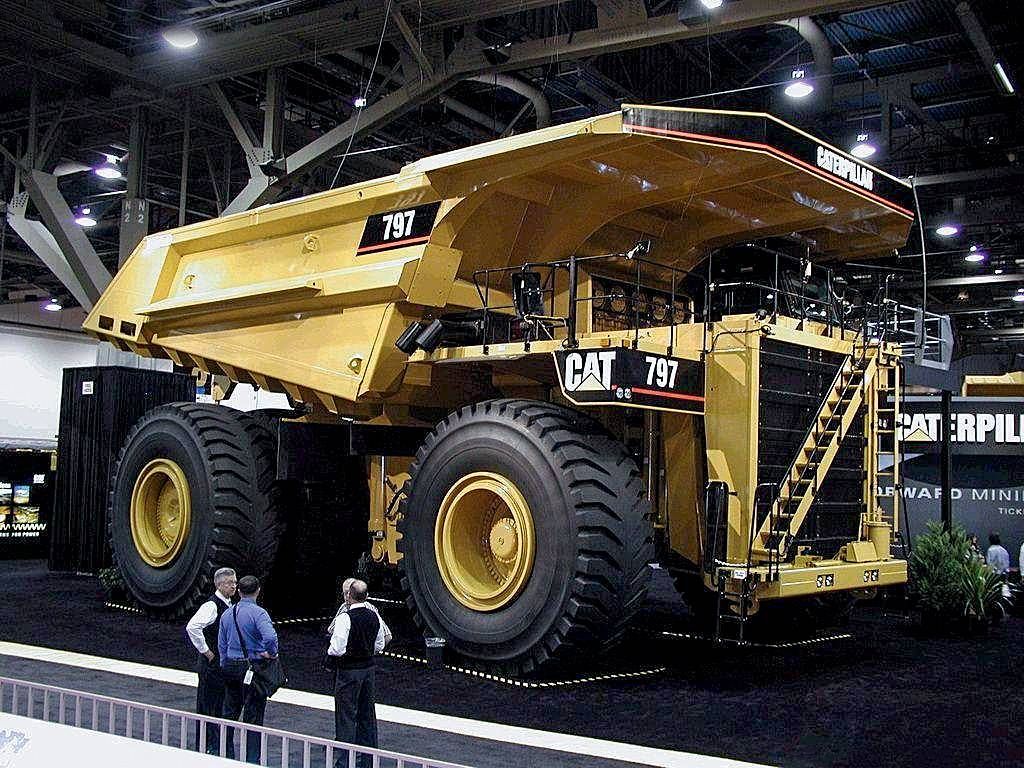 Т огромным х. Самосвал Caterpillar 797в. Катерпиллер 797. Caterpillar 797f двигатель. Грузовик Катерпиллер 797.