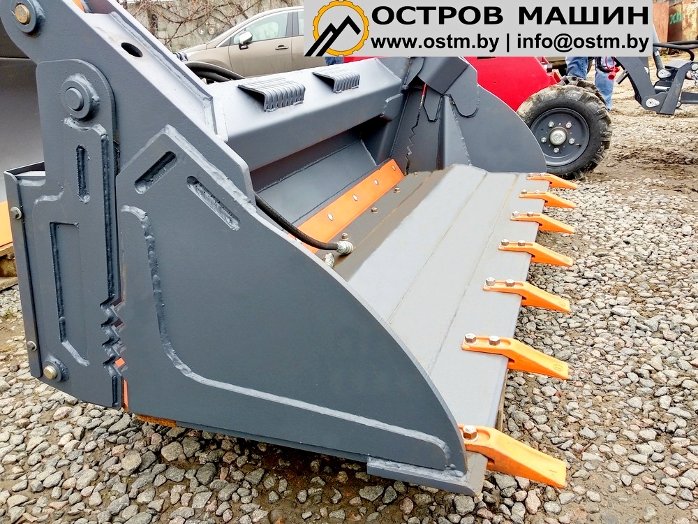 Ковш челюстной Bobcat. Быстросъем Бобкэт 530. Навесное оборудование для минипогрузчика JCB. Отвал для телескопического погрузчика Bobcat.