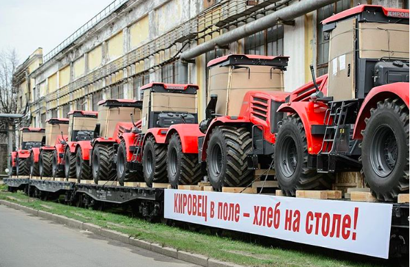 Кировский тракторный завод. Трактор Кировец продукция Кировского завода. Кировский завод Кировец. Кировец 744 Кировский завод. Тракторный завод Санкт-Петербург.