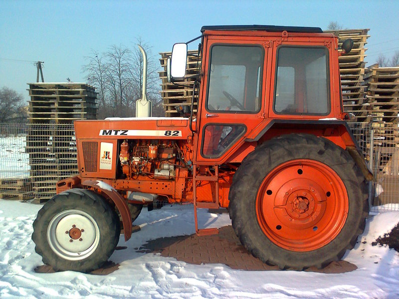 Мтз 082 купить. Трактор - т МТЗ 80. Трактор т-25 сбоку. Трактор МТЗ 80 82. МТЗ-80 трактор оранжевый.