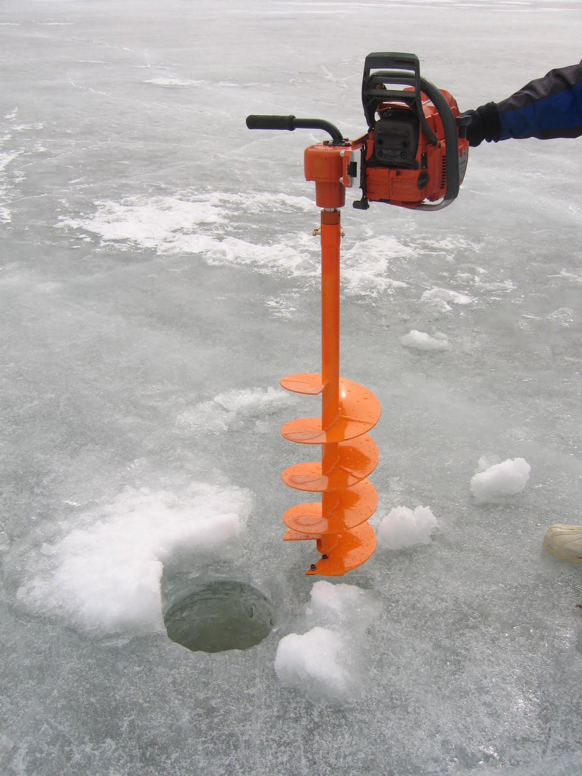 Самодельный лед. Ледобур аккумуляторный для зимней рыбалки Патриот. Электробур для зимней рыбалки б-30. Электроледобур для зимней рыбалки Патриот. Шуруповерт Нанвей для бурения льда.