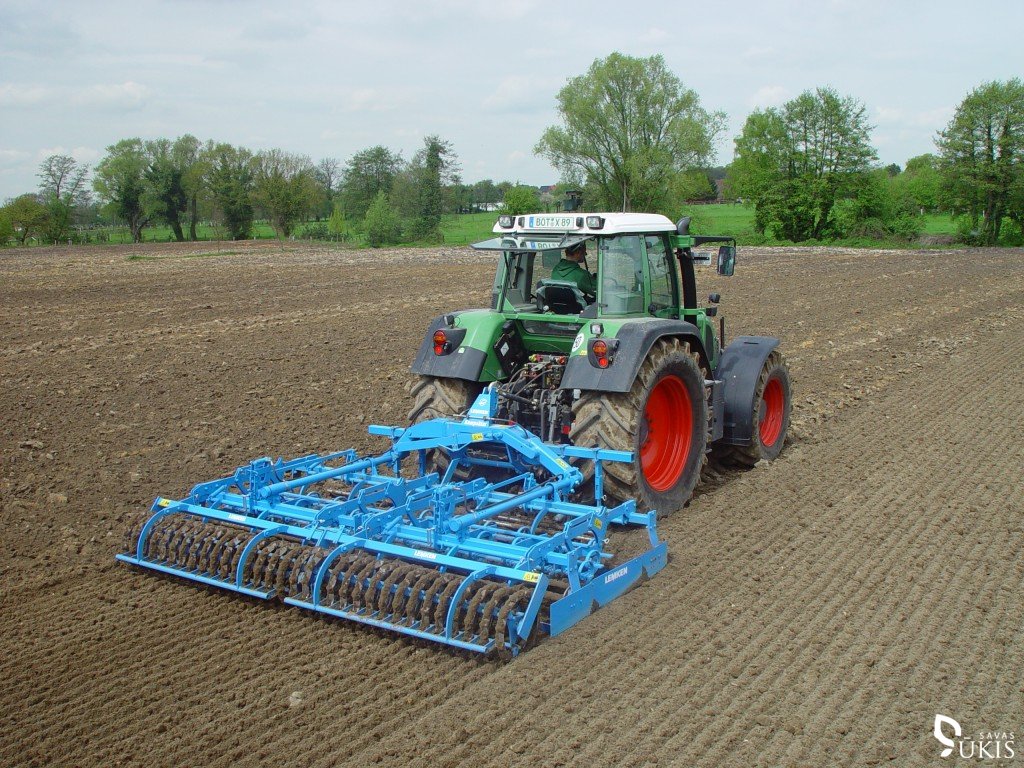 Предпосевной культиватор лемкен корунд. Посев озимой пшеницы. Культиватор кпм-6. Джон дир вспашка. Кпмп культиватор техмаш.