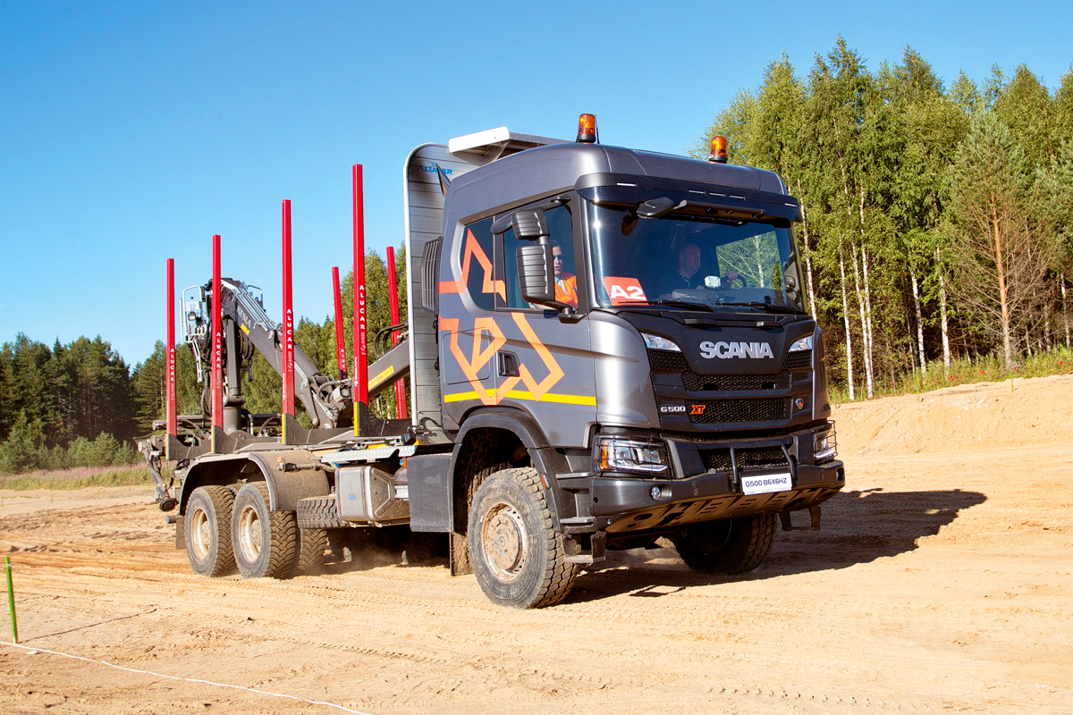 Лесовозы бу россия. Скания ХТ лесовоз. Скания XT лесовоз. Сортиментовоз Scania 6x6. Скания лесовоз 6х6.