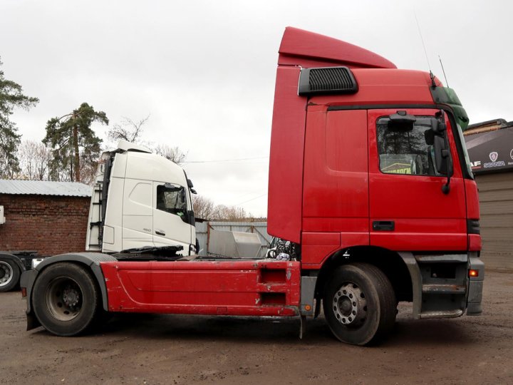 Мерседес бенц 1840. Mercedes Actros 1840. Буксирный тягач Мерседес.