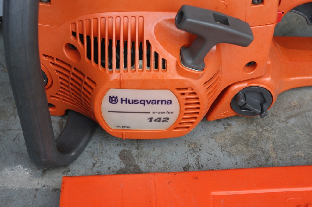 Бензопила хускварна 142. Бензопила Хускварна 142е. Бензопила Husqvarna 142 e. Регулировка бензопилы Хускварна 142. Цепная бензиновая пила Husqvarna 142e.