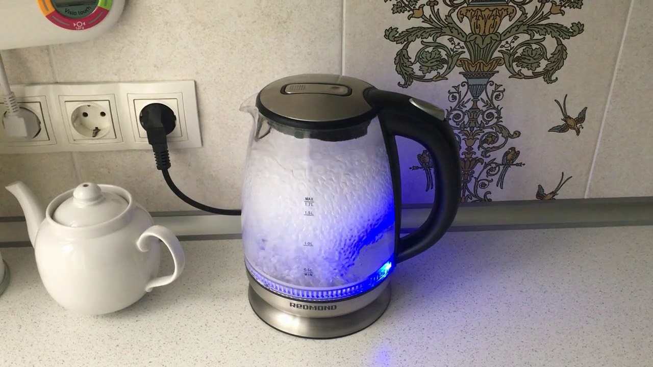 Можно ли чистить чайник. Накипь в электрическом чайнике. Электрический чайник без накипи. Кипячу электрический чайник. Очистка электрочайника от накипи.