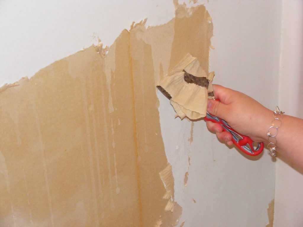 Как правильно грунтовать стены перед поклейкой обоев