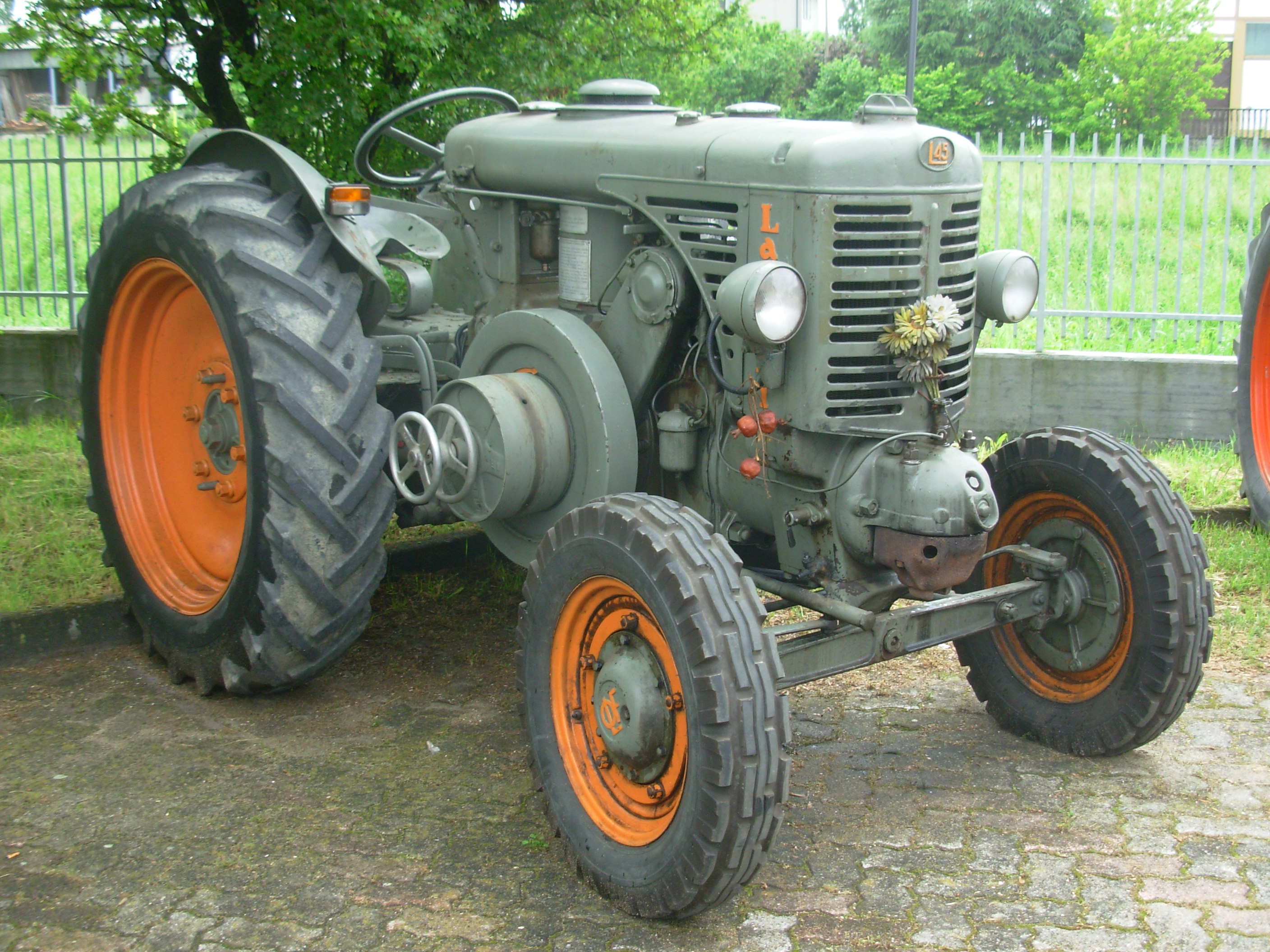 S tractor. Трактор Landini l45. ДТ-20 трактор. Landini трактор 125. Дизельный двигатель ДТ 20.