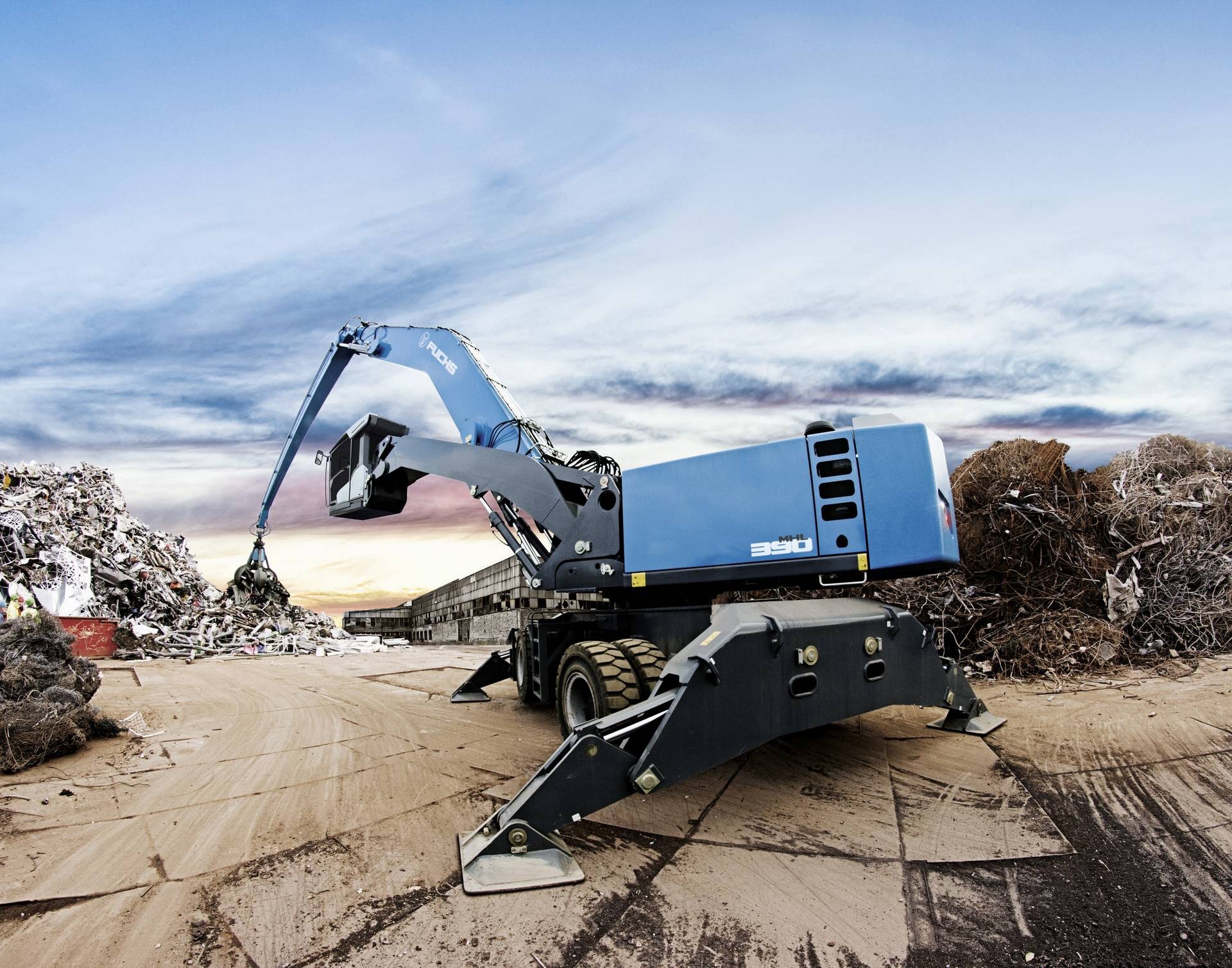 Перегружатель лома. Terex Fuchs перегружатель. Перегружатель Терекс Фукс. Погрузчик металлолома Фукс. Фукс перегружатель металлолома.