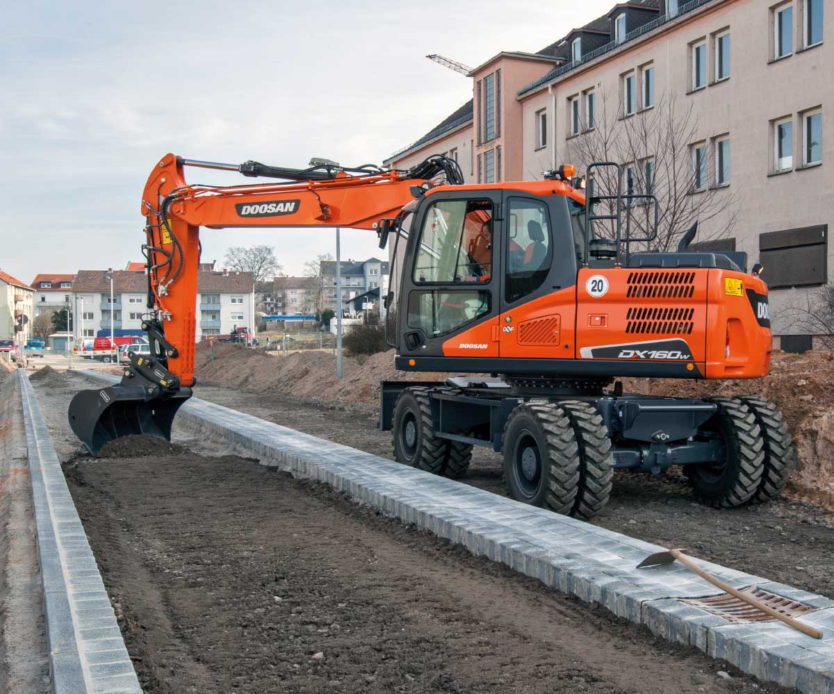 Вес колесного экскаватора. Doosan dx160w. Экскаватор колесный Doosan dx160w. Дусан 160 колесный экскаватор. Колёсный экскаватор Doosan 160.