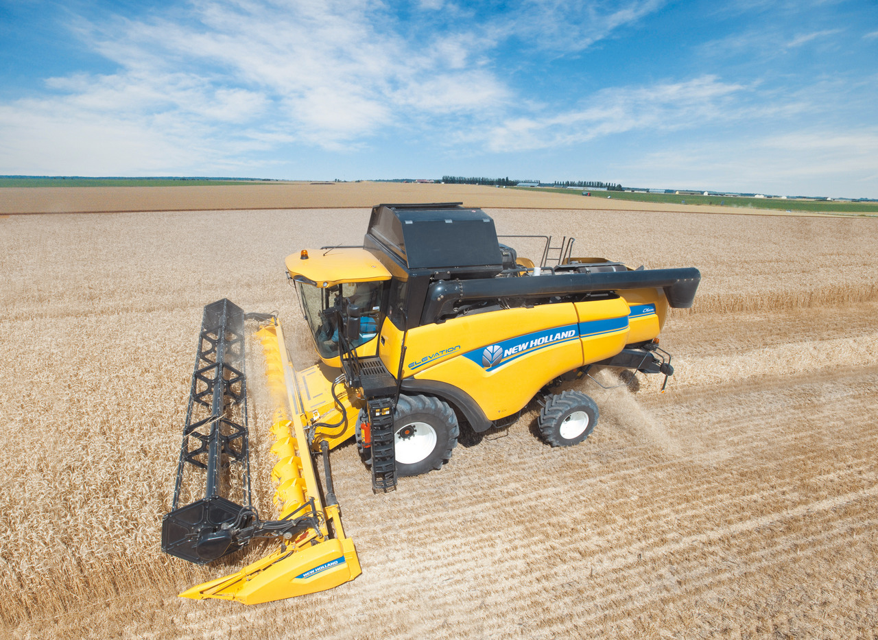 Комбайн cx. Комбайны New Holland cx6. Комбайн New Holland CX 6.90. New Holland CX 6090. Зерноуборочный комбайн Нью Холланд.