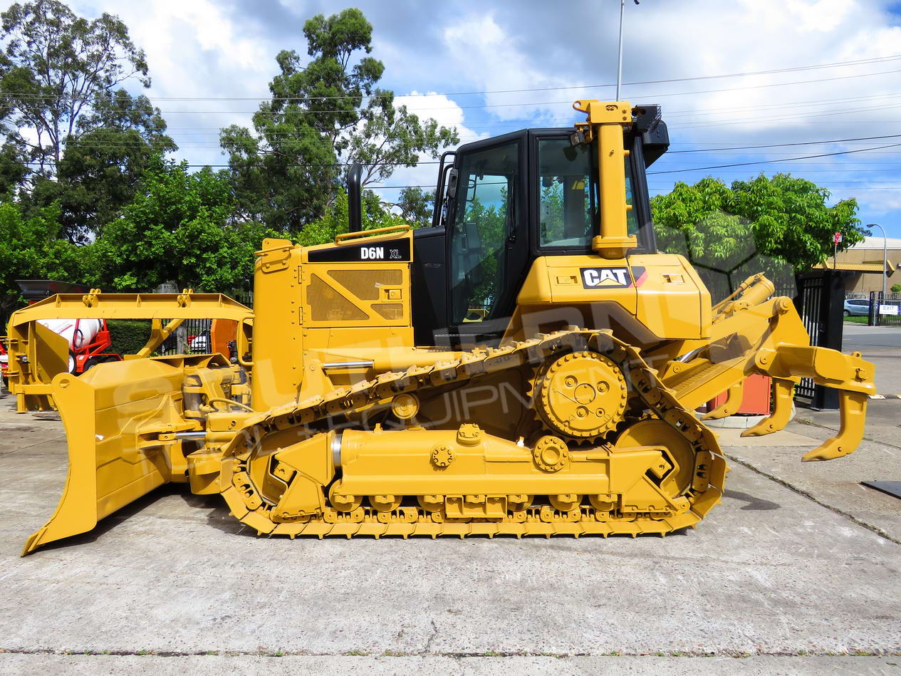 Бульдозер д 5. Бульдозер Cat d6n XL. Бульдозер Катерпиллер д 6 n. Caterpillar d6n XL. Бульдозер Caterpillar d6.