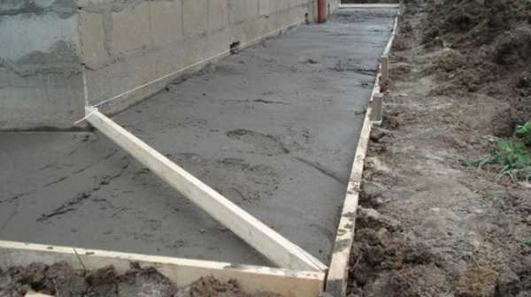 Пропорции бетона в ведрах для отмостки – Какой бетон нужен для отмостки .